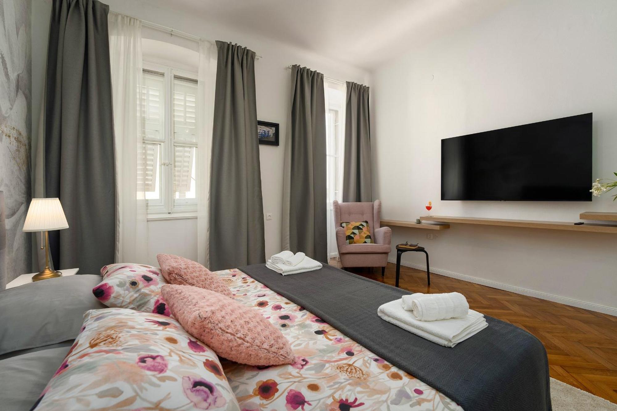 Romeo And Juliet Apartment With Balcony And Sea View Poreč Exterior foto