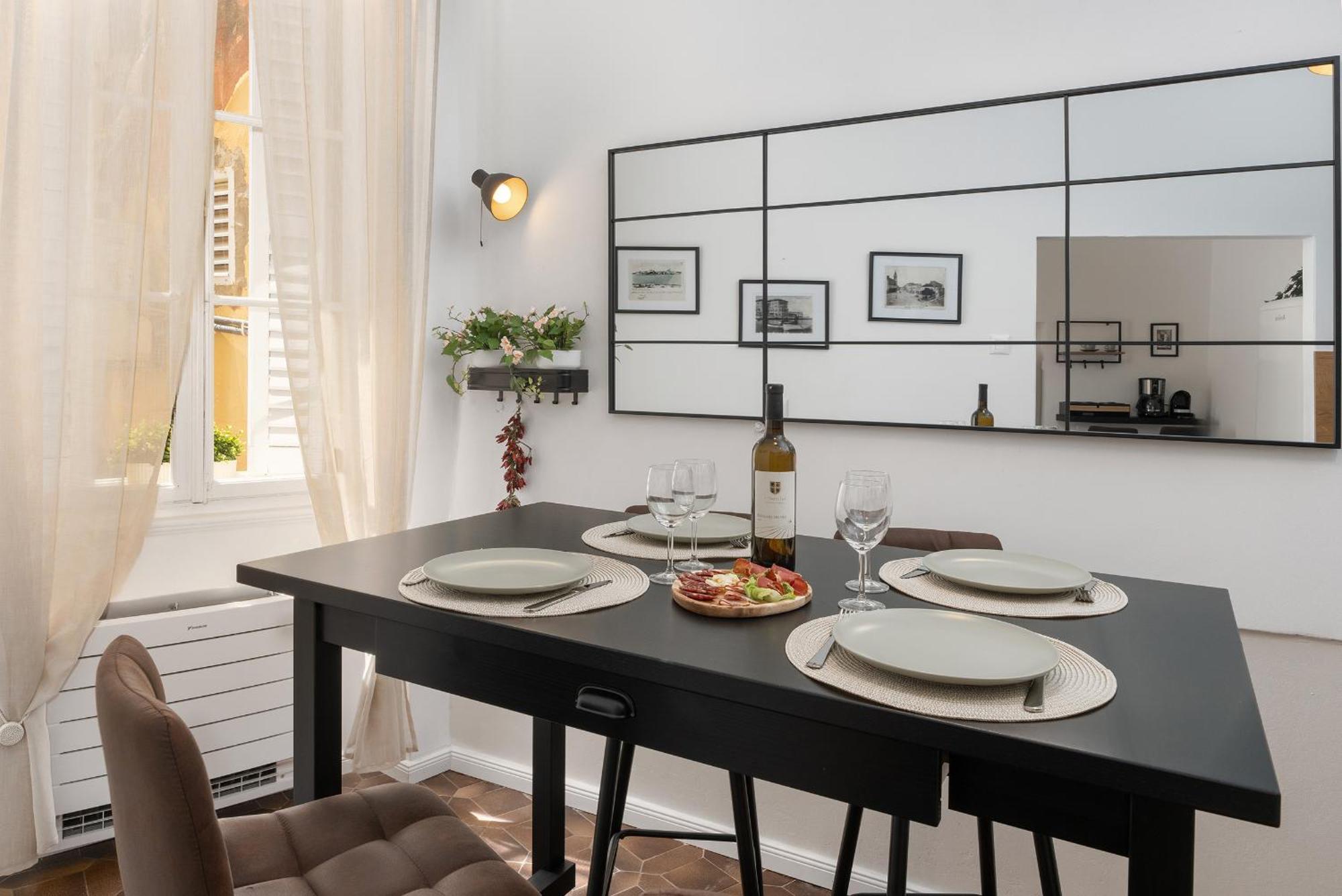 Romeo And Juliet Apartment With Balcony And Sea View Poreč Exterior foto