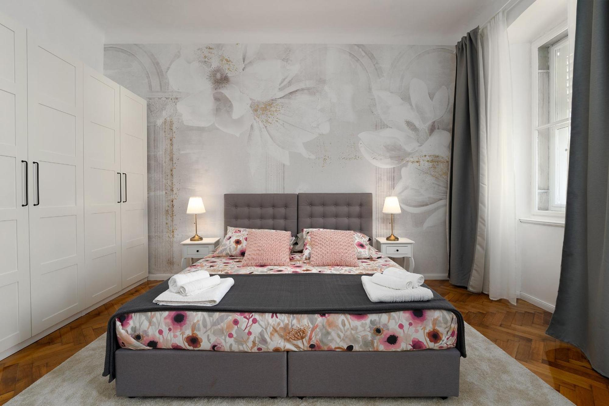 Romeo And Juliet Apartment With Balcony And Sea View Poreč Exterior foto